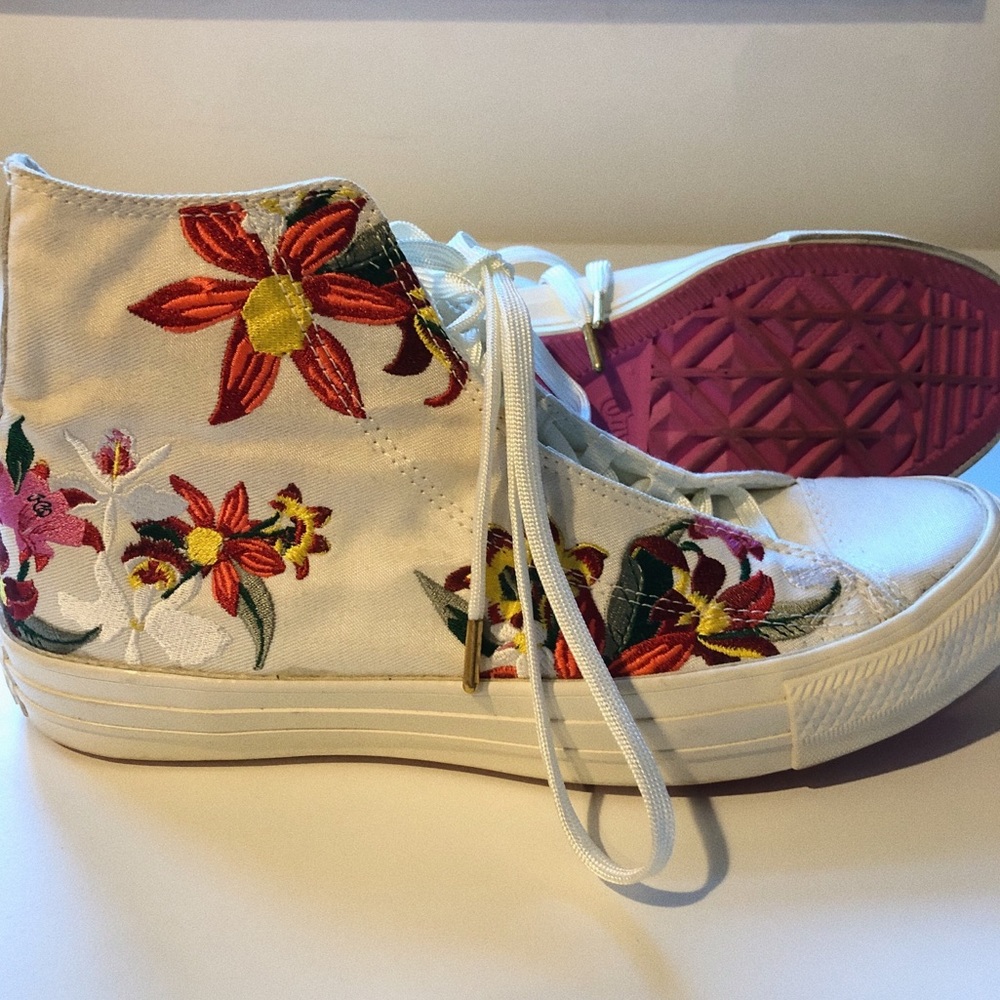 Embroidered Floral Converse by PatBo 🌼
